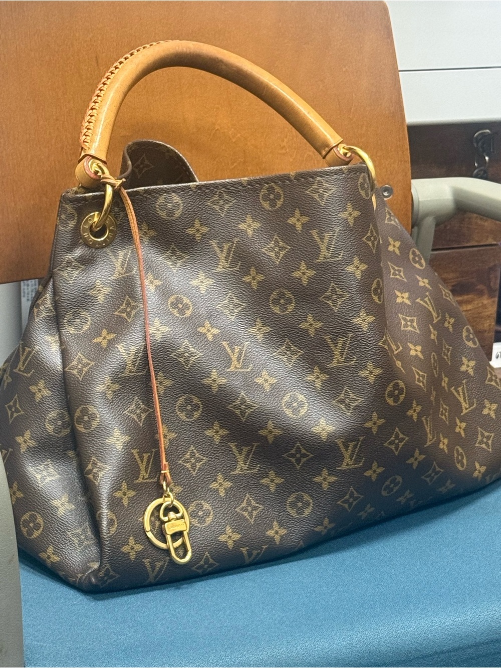 Louis Vuitton Artsy MM Monogram Hobo Shoulder Bag in Brown and Tan